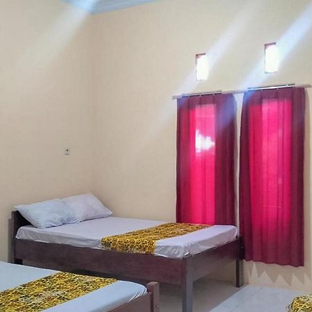 Kelapa Gading Homestay Syariah Redpartner Banyuwangi  Buitenkant foto