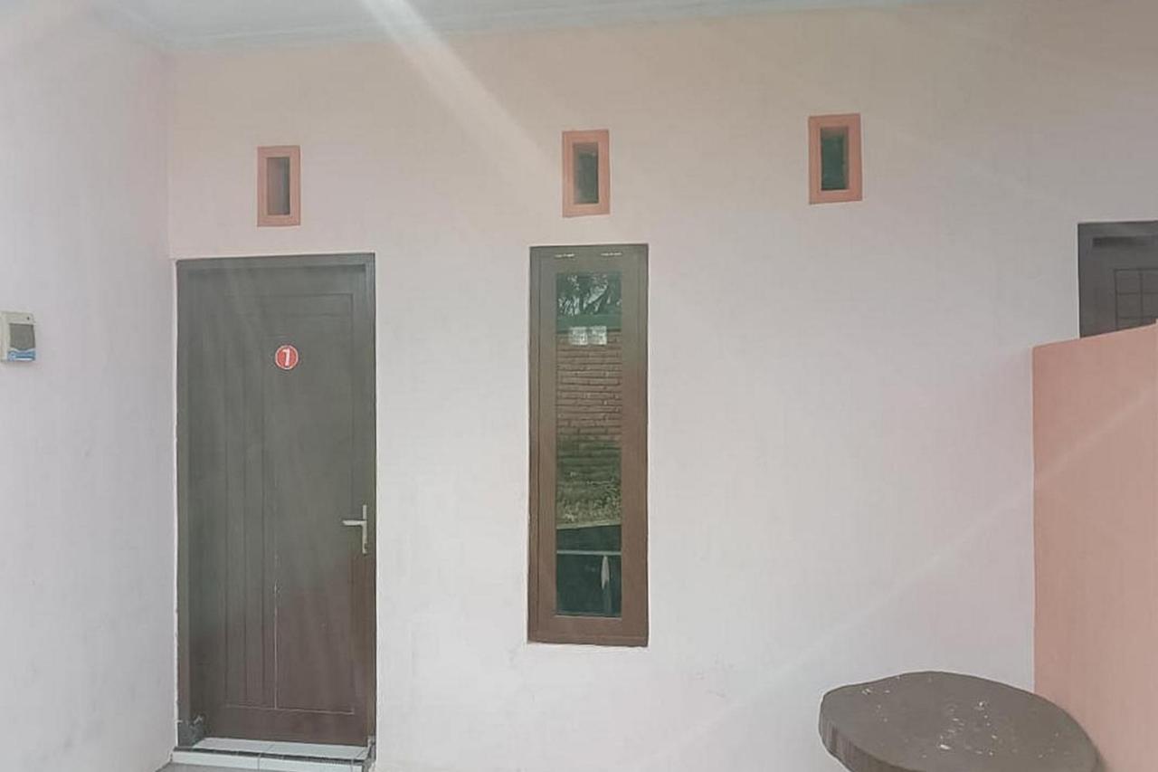 Kelapa Gading Homestay Syariah Redpartner Banyuwangi  Buitenkant foto