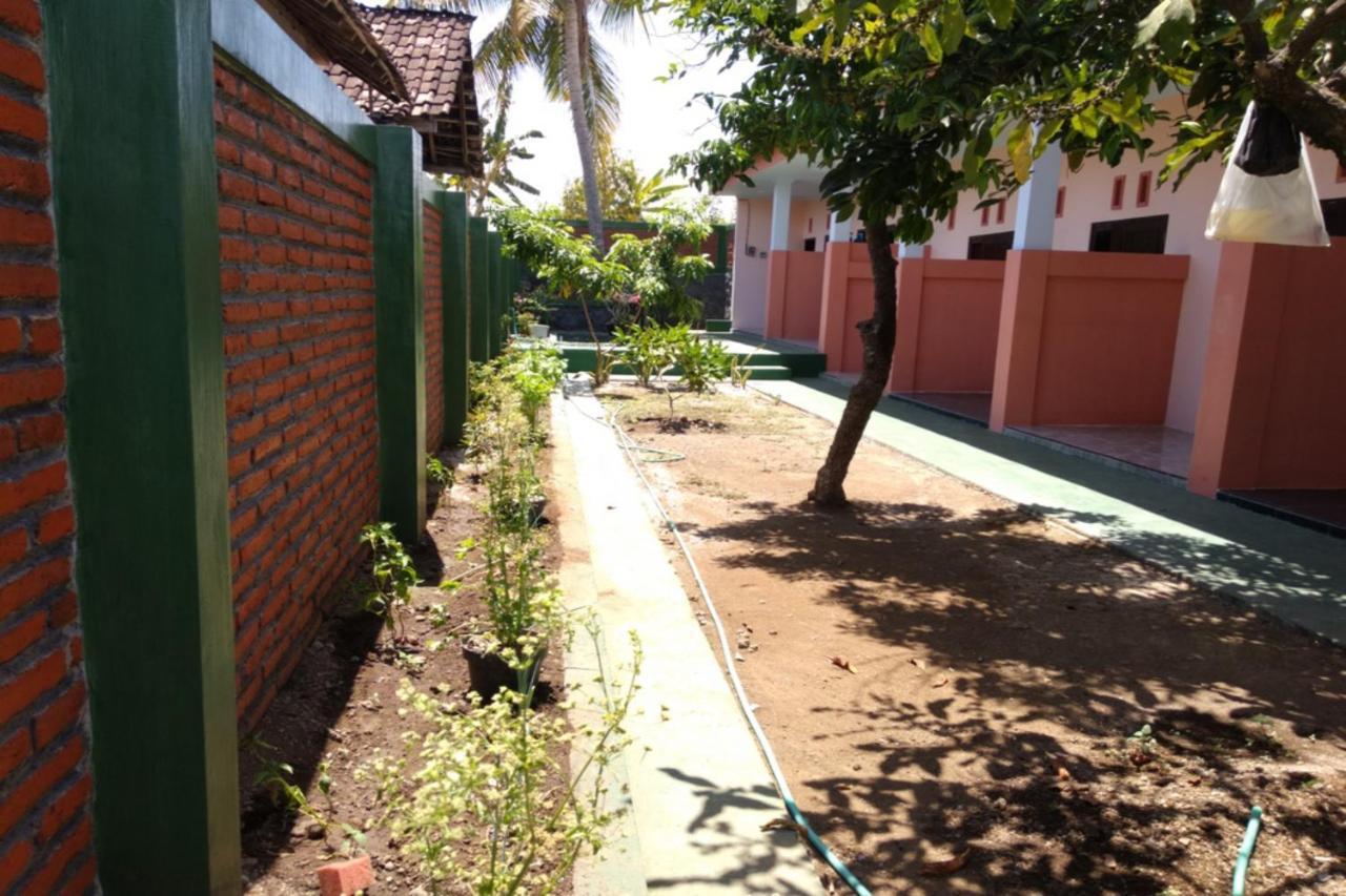 Kelapa Gading Homestay Syariah Redpartner Banyuwangi  Buitenkant foto