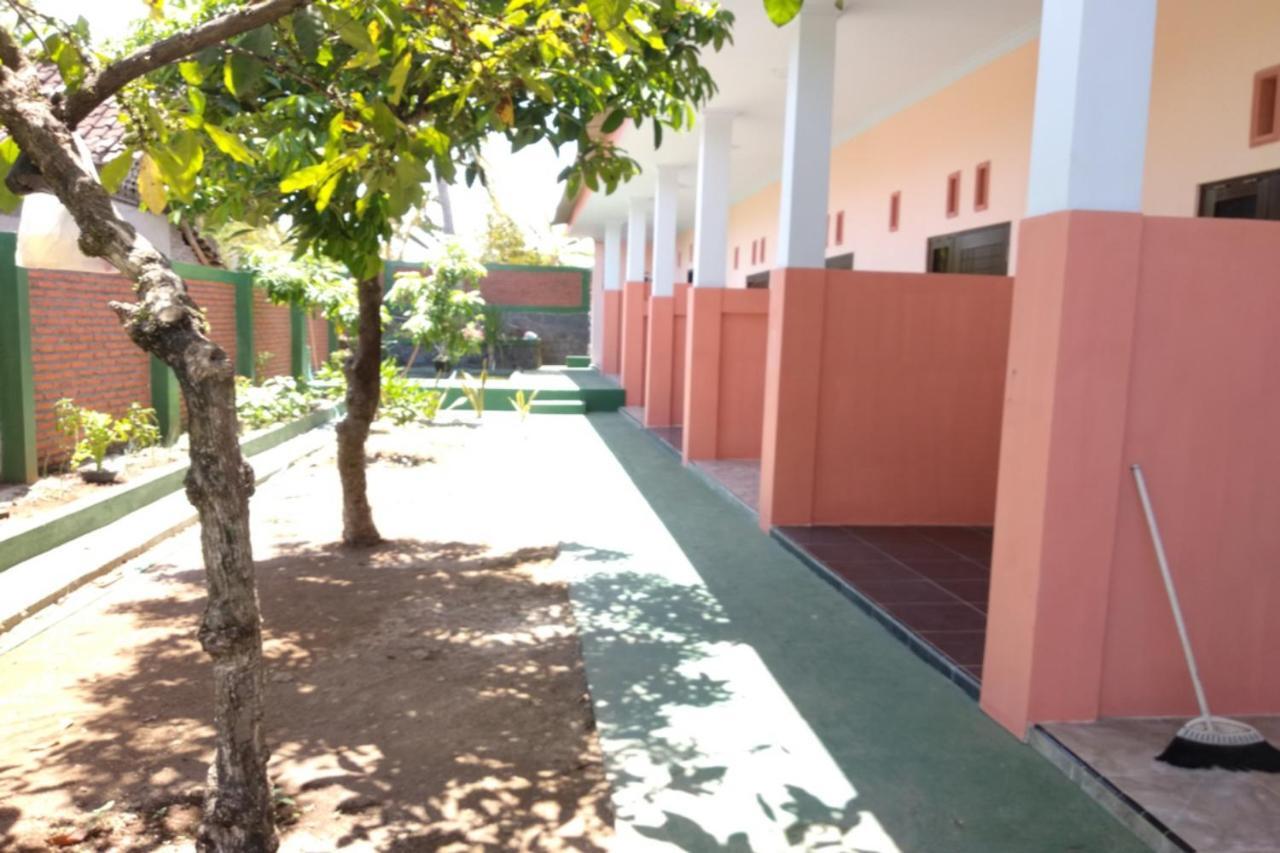 Kelapa Gading Homestay Syariah Redpartner Banyuwangi  Buitenkant foto