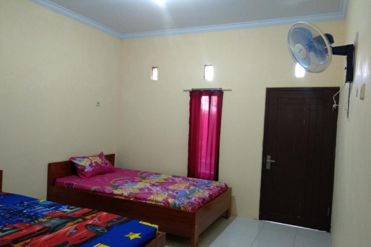 Kelapa Gading Homestay Syariah Redpartner Banyuwangi  Buitenkant foto
